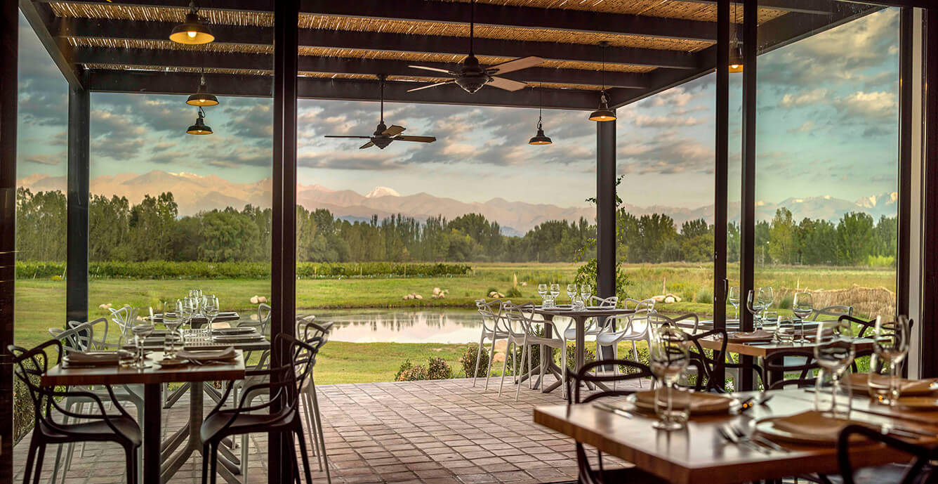 Vista del lago desde restaurant de Postales del Nunca Jamás.