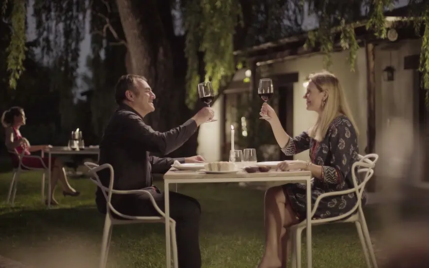 Cena romantica de Postales del Nunca Jamás.